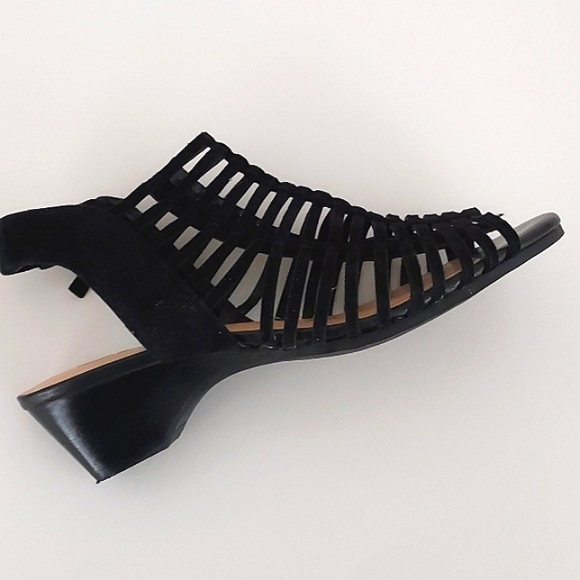 Bella-Vita Black Strappy Suede Heels With Side Zippers Size 7M NWOT - Picture 8 of 11